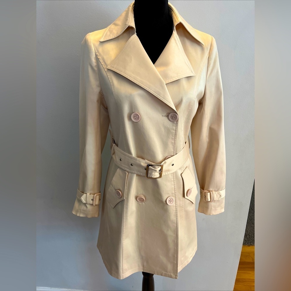 MaxMara Cream Double-Breasted Trench Coat with Belt